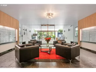 Photo #4: 352637502 Listing 