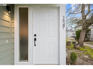 Photo #3: 352933989 Listing