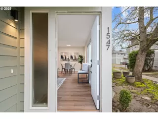 Photo #4: 352933989 Listing