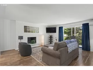 Photo #3: 353531559 Listing