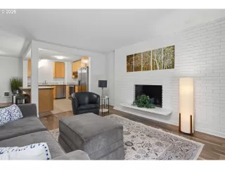 Photo #5: 353531559 Listing
