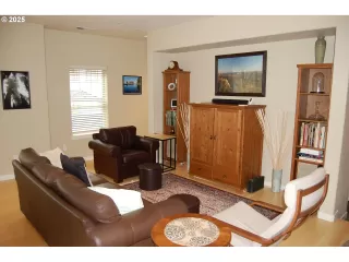 Photo #1: 353537031 Listing