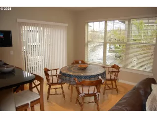 Photo #4: 353537031 Listing