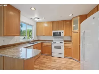 Photo #2: 353722091 Listing