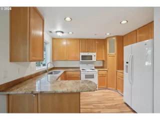 Photo #3: 353722091 Listing