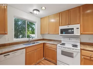 Photo #4: 353722091 Listing