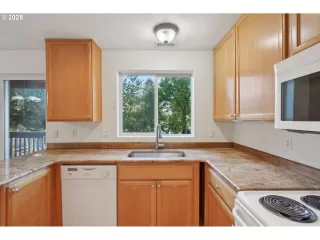 Photo #5: 353722091 Listing