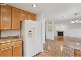 Photo #6: 353722091 Listing