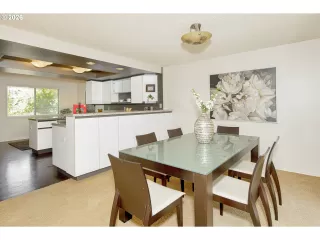 Photo #4: 353787762 Listing 