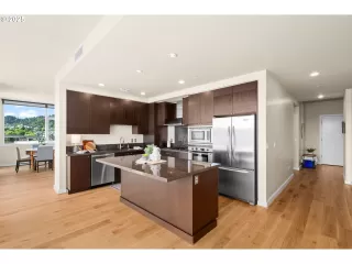 Photo #3: 353916295 Listing