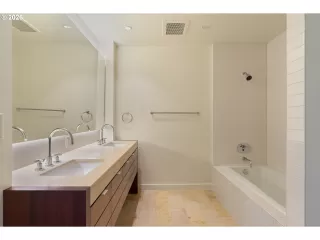 Photo #4: 354552289 Listing
