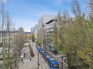 More Details about MLS # 355886836 : 533 NE HOLLADAY ST 701