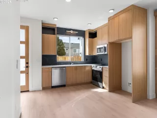 Photo #1: 357619112 Listing