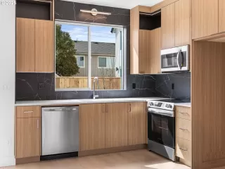 Photo #2: 357619112 Listing