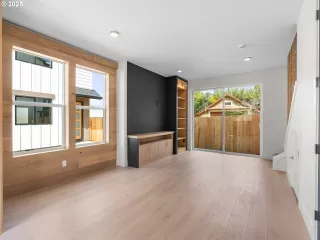 Photo #3: 357619112 Listing