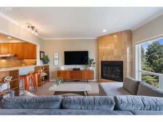 Photo #3: 357765204 Listing