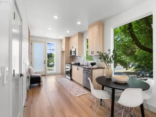 Photo #2: 357775116 Listing