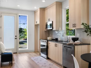 Photo #3: 357775116 Listing