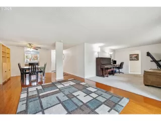 Photo #5: 357823172 Listing