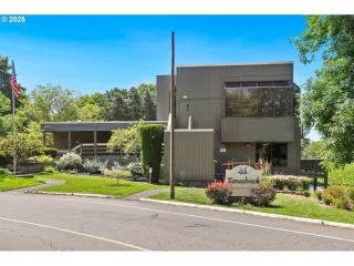 Browse active condo listings in TANASBROOK