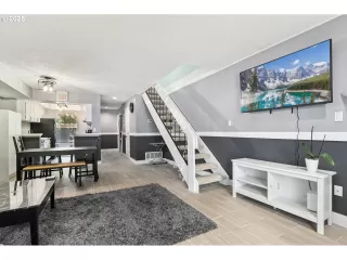 Photo #6: 357873680 Listing 