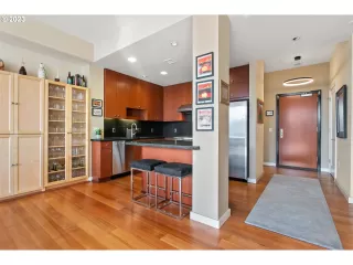 Photo #4: 357929863 Listing