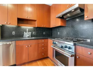 Photo #6: 357929863 Listing