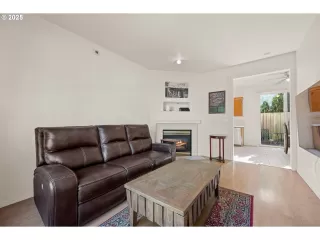 Photo #3: 358129533 Listing