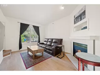 Photo #5: 358129533 Listing