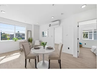 Photo #5: 359765959 Listing