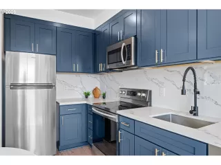 Photo #6: 359765959 Listing