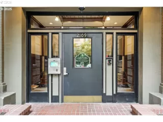 Photo #2: 359928652 Listing 