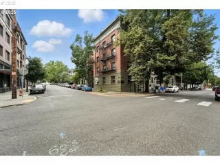 Photo #4: 359928652 Listing 