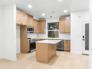 Photo #2: 359967681 Listing