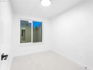 Photo #4: 359967681 Listing