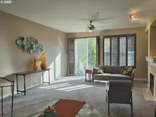 Photo #4: 360428881 Listing