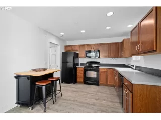 Photo #4: 360435201 Listing 