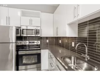 Photo #6: 360606583 Listing 