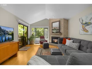 Photo #5: 360801140 Listing