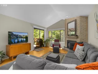 Photo #6: 360801140 Listing