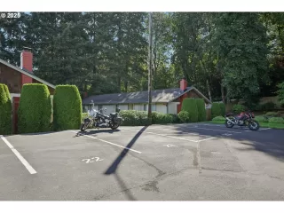 Photo #4: 360824840 Listing