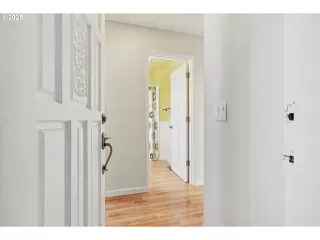 Photo #6: 361650163 Listing