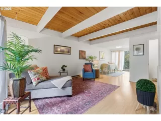 Photo #3: 361944529 Listing