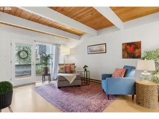 Photo #5: 361944529 Listing