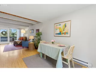 Photo #6: 361944529 Listing