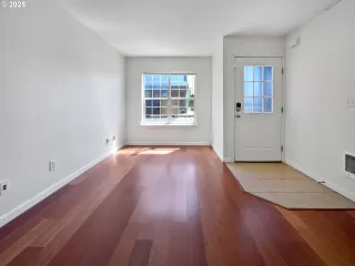 Photo #3: 362111086 Listing