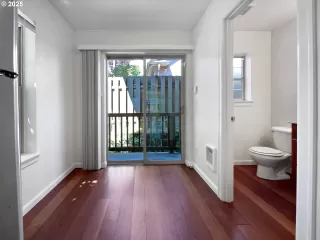 Photo #5: 362111086 Listing