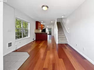 Photo #6: 362111086 Listing