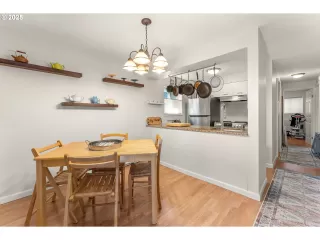 Photo #4: 362286521 Listing