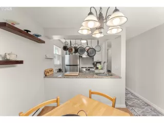 Photo #5: 362286521 Listing